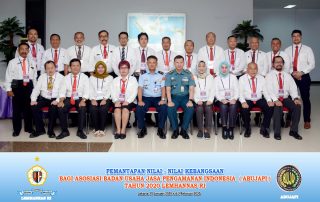 Foto bersama Kelompok 3 bersama pembimbing di Pemantapan Nilai-nilai Kebangsaan LEMHANNAS, saya berdiri no. 7 dari kiri